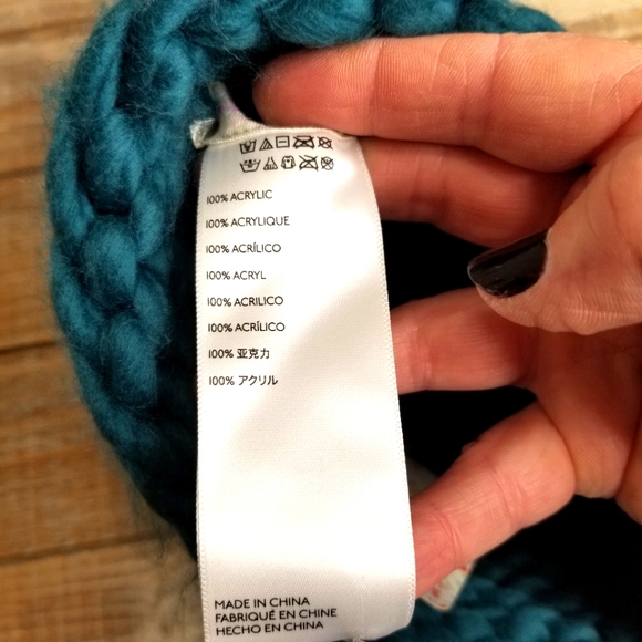 Free People Chunky Turquoise & Green Knit Color Block Beanie Hat. NWT On… - Picture 3 of 6